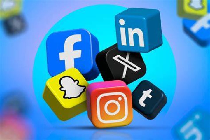 Adult content creator cross-platform social links on profile