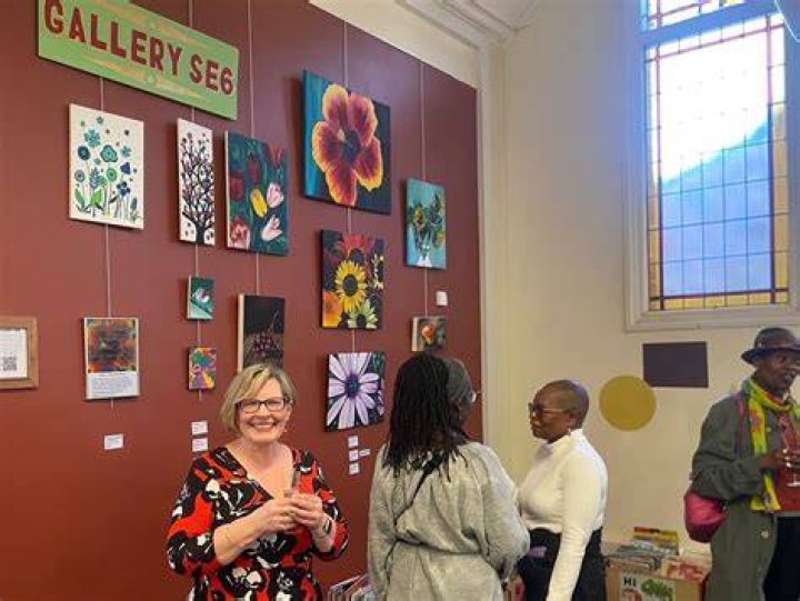 Forum-based adult gallery community browsing