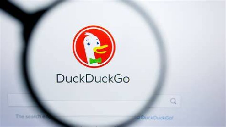 Private search engines for anonymous adult content discovery